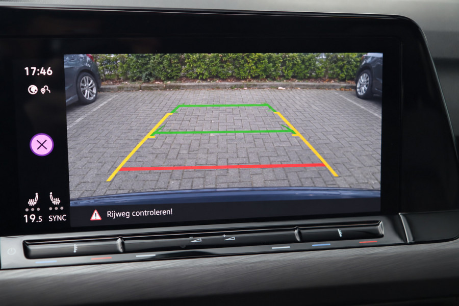 Volkswagen Golf 1.5 eTSI ACT / PANO / HUD / ACC / MEMORY / MASSAGE / CAMERA / STUUR+STOELVERW