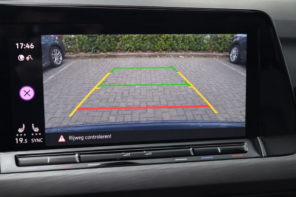 Volkswagen Golf 1.5 eTSI ACT / PANO / HUD / ACC / MEMORY / MASSAGE / CAMERA / STUUR+STOELVERW