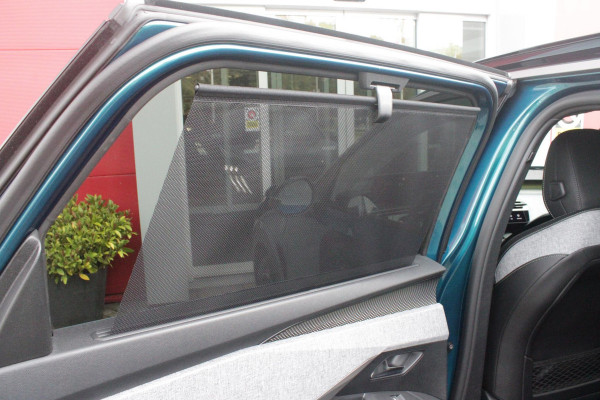 Peugeot 5008 1.2 Hybrid 145PK AUTOMAAT GT 7p | PANORAMISCH SCHUIFDAK PACK | 360° VISION & DRIVE ASSIST PLUS PACK: (360° CAMERA, BUITENSPIEGELS MET KANTELFUNCTIE, DRIVE ASSIST 2.0, DRAADLOZE TELEFOONLADER, ANTIDIEFSTALALARM) | BEKLEDING ALCANTARA/KUNSTLEDER | SEAT PACK COMFORT: (AGR BESTUUDERSSTOEL EN PASSAGIERSSTOEL ELEKTRISCH VERSTELBAAR MET MASSAGE FUNCTIE, BESTUUDERSSTOEL MET GEHEUGENFUNCTIE, BUITENSTE ZITPLAATSEN ACHTERBANK VERWARMBAAR) | GLANZEND ZWARTE DAKRAILS | BLUE OBSESSION | 19" LICHTMETALEN VELGEN "BREDA" | DRAADLOZE TELEFOONLADER | APPLE CARPLAY/ANDROID AUTO DRAADLOOS