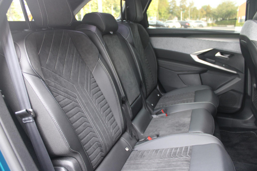 Peugeot 5008 1.2 Hybrid 145PK AUTOMAAT GT 7p | PANORAMISCH SCHUIFDAK PACK | 360° VISION & DRIVE ASSIST PLUS PACK: (360° CAMERA, BUITENSPIEGELS MET KANTELFUNCTIE, DRIVE ASSIST 2.0, DRAADLOZE TELEFOONLADER, ANTIDIEFSTALALARM) | BEKLEDING ALCANTARA/KUNSTLEDER | SEAT PACK COMFORT: (AGR BESTUUDERSSTOEL EN PASSAGIERSSTOEL ELEKTRISCH VERSTELBAAR MET MASSAGE FUNCTIE, BESTUUDERSSTOEL MET GEHEUGENFUNCTIE, BUITENSTE ZITPLAATSEN ACHTERBANK VERWARMBAAR) | GLANZEND ZWARTE DAKRAILS | BLUE OBSESSION | 19" LICHTMETALEN VELGEN "BREDA" | DRAADLOZE TELEFOONLADER | APPLE CARPLAY/ANDROID AUTO DRAADLOOS