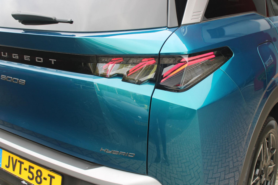 Peugeot 5008 1.2 Hybrid 145PK AUTOMAAT GT 7p | PANORAMISCH SCHUIFDAK PACK | 360° VISION & DRIVE ASSIST PLUS PACK: (360° CAMERA, BUITENSPIEGELS MET KANTELFUNCTIE, DRIVE ASSIST 2.0, DRAADLOZE TELEFOONLADER, ANTIDIEFSTALALARM) | BEKLEDING ALCANTARA/KUNSTLEDER | SEAT PACK COMFORT: (AGR BESTUUDERSSTOEL EN PASSAGIERSSTOEL ELEKTRISCH VERSTELBAAR MET MASSAGE FUNCTIE, BESTUUDERSSTOEL MET GEHEUGENFUNCTIE, BUITENSTE ZITPLAATSEN ACHTERBANK VERWARMBAAR) | GLANZEND ZWARTE DAKRAILS | BLUE OBSESSION | 19" LICHTMETALEN VELGEN "BREDA" | DRAADLOZE TELEFOONLADER | APPLE CARPLAY/ANDROID AUTO DRAADLOOS