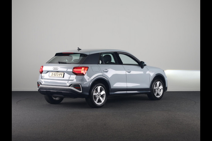 Audi Q2 35 TFSI S Edition 150pk | Parkeercamera | Apple Carplay/Android Auto | SONOS Premium Sound System | Matrix LED koplampen | Navigatiesysteem | S Line interieur | Cruise control adaptief | Voorstoelen verwarmd | Verlengde garantie