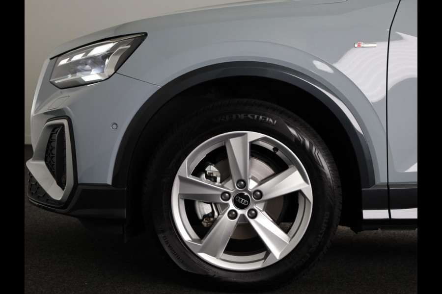 Audi Q2 35 TFSI S Edition 150pk | Parkeercamera | Apple Carplay/Android Auto | SONOS Premium Sound System | Matrix LED koplampen | Navigatiesysteem | S Line interieur | Cruise control adaptief | Voorstoelen verwarmd | Verlengde garantie