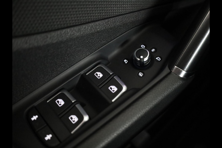 Audi Q2 35 TFSI S Edition 150pk | Parkeercamera | Apple Carplay/Android Auto | SONOS Premium Sound System | Matrix LED koplampen | Navigatiesysteem | S Line interieur | Cruise control adaptief | Voorstoelen verwarmd | Verlengde garantie