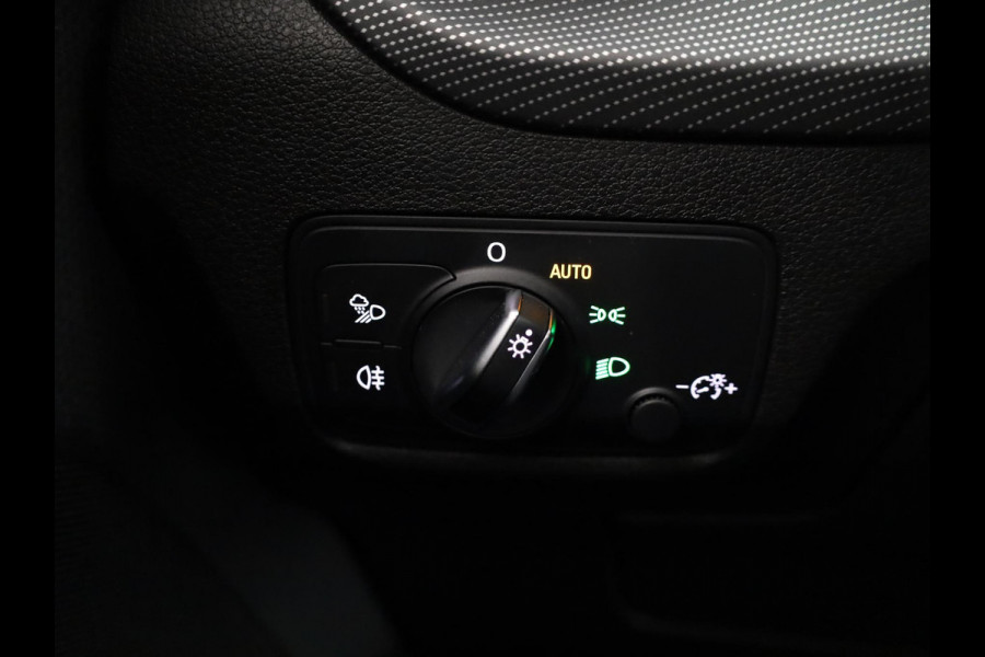 Audi Q2 35 TFSI S Edition 150pk | Parkeercamera | Apple Carplay/Android Auto | SONOS Premium Sound System | Matrix LED koplampen | Navigatiesysteem | S Line interieur | Cruise control adaptief | Voorstoelen verwarmd | Verlengde garantie