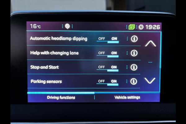 Peugeot 3008 1.2 PureTech GT Line TREKHAAK|CARPLAY|KEYLESS|CAMERA|LEDER|NAVI