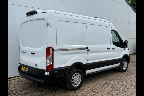 Ford E-Transit 68kWh 184PK L2H2 317km WLTP 97,3% (SOH) BEV Snelladen 360 Camera Cruise control Climate control Carplay Navigatie Laadkabel Parkeersensoren