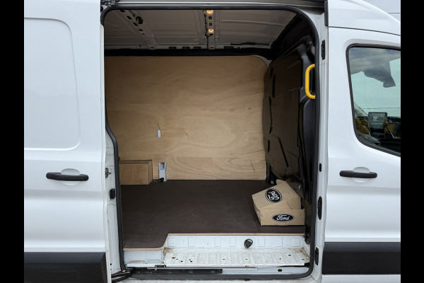 Ford E-Transit 68kWh 184PK L2H2 317km WLTP 97,3% (SOH) BEV Snelladen 360 Camera Cruise control Climate control Carplay Navigatie Laadkabel Parkeersensoren