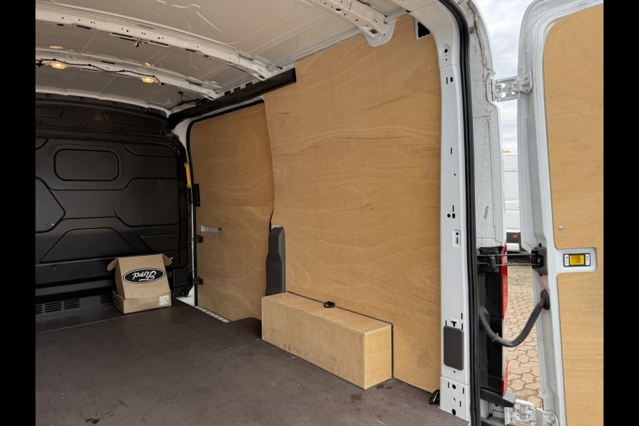 Ford E-Transit 68kWh 184PK L2H2 317km WLTP 97,3% (SOH) BEV Snelladen 360 Camera Cruise control Climate control Carplay Navigatie Laadkabel Parkeersensoren
