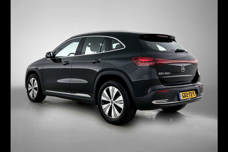 Mercedes-Benz EQA 250+ Essential Line 71 kWh | Achteruitrijcamera | Sfeerverlichting | Stoelverwarming | Navigatie | Chroompakket | Smartphone integratie| Inclusief 24 maanden Mercedes-Benz Certified garantie voor Europa.