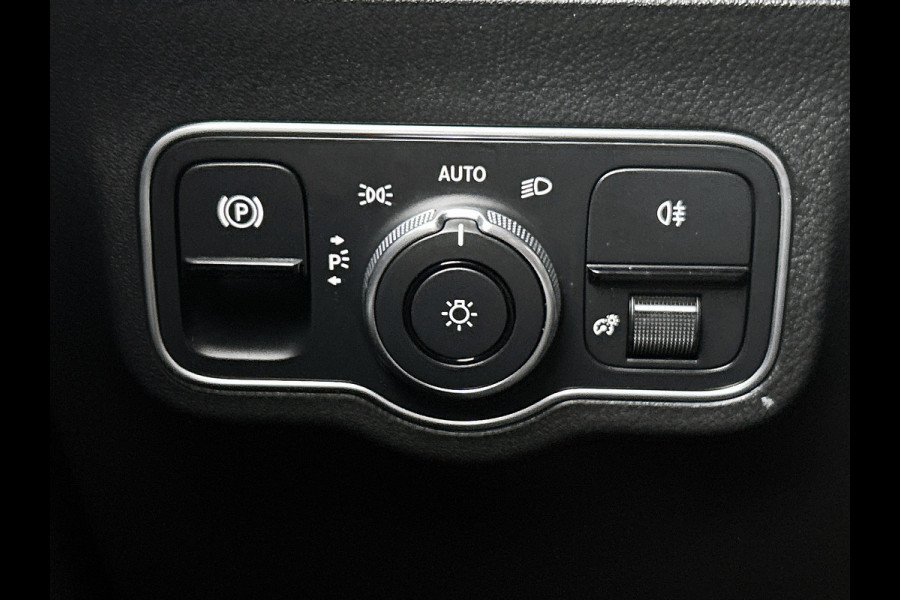Mercedes-Benz EQA 250+ Essential Line 71 kWh | Achteruitrijcamera | Sfeerverlichting | Stoelverwarming | Navigatie | Chroompakket | Smartphone integratie| Inclusief 24 maanden Mercedes-Benz Certified garantie voor Europa.
