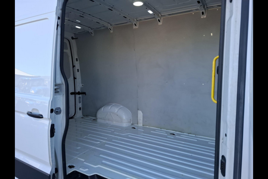 Volkswagen Crafter 35 2.0 TDI L3H3 Highline AIRCO / CRUISE CONTROLE / 3 ZITS / NAVI / CARPLAY