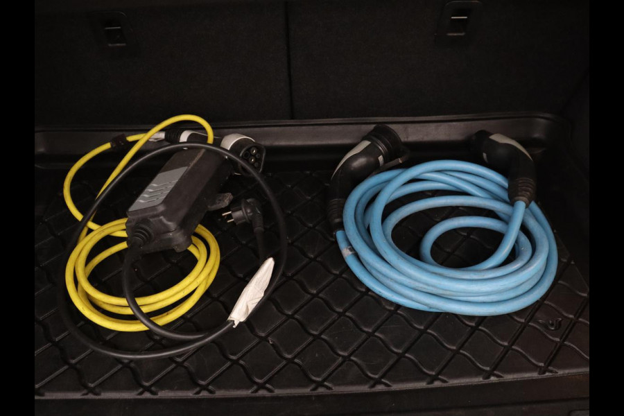 BMW i3 Basis 120Ah 42 kWh | SOH 85 % | Navigatie | LED | Harman Kardon | Stoelverwaming |