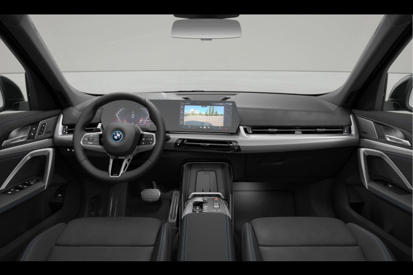 BMW iX1 eDrive20 - M-Sport - Pano - Trekhaak - ACC - Memoryzetel