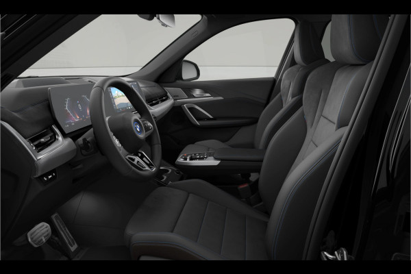 BMW iX1 eDrive20 - M-Sport - Pano - Trekhaak - ACC - Memoryzetel