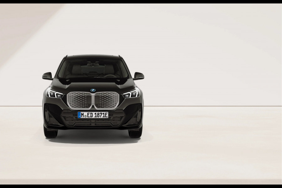 BMW iX1 eDrive20 - M-Sport - Pano - Trekhaak - ACC - Memoryzetel
