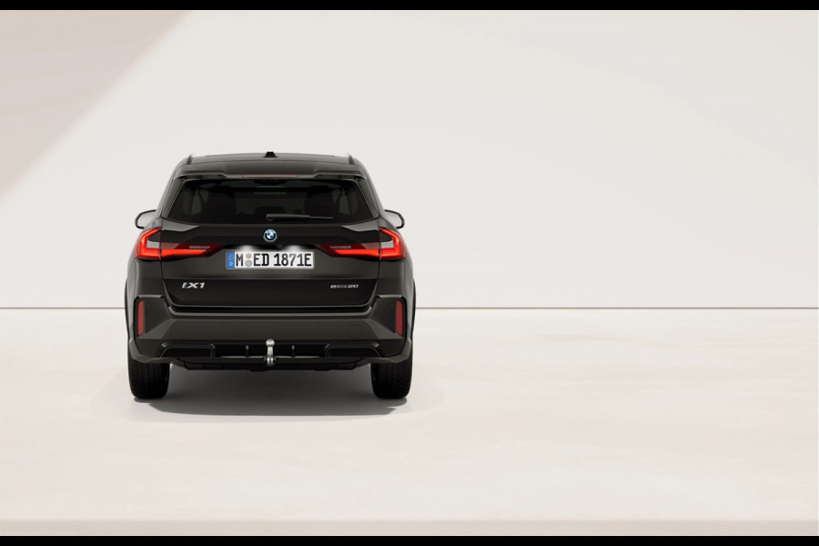 BMW iX1 eDrive20 - M-Sport - Pano - Trekhaak - ACC - Memoryzetel