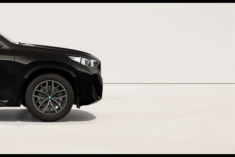 BMW iX1 eDrive20 - M-Sport - Pano - Trekhaak - ACC - Memoryzetel