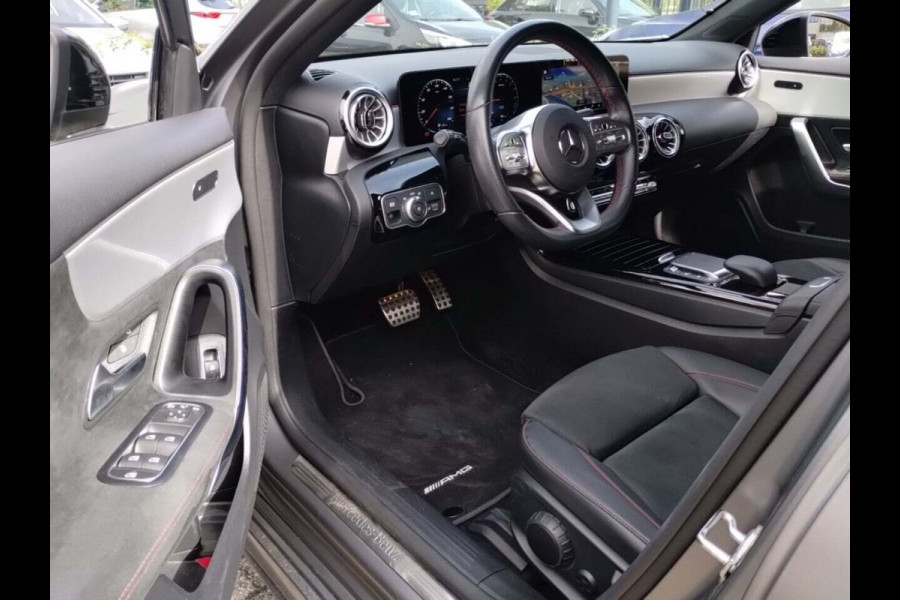 Mercedes-Benz A-Klasse 250 e Business Line AMG | Magno | Panoramadak | Stoelverwarming | Camera | Ambiance Verlichting | Cruise Control | Keyless | LED | Parkeersensoren | Cruise Control |