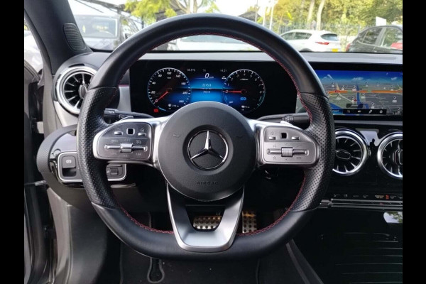 Mercedes-Benz A-Klasse 250 e Business Line AMG | Magno | Panoramadak | Stoelverwarming | Camera | Ambiance Verlichting | Cruise Control | Keyless | LED | Parkeersensoren | Cruise Control |