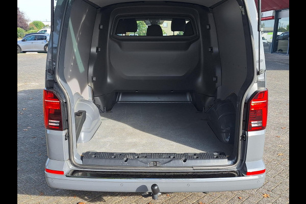 Volkswagen Transporter 2.0 TDI L2H1 30 DC Bulli Automaat | NL-Auto | Trekhaak | Blindspot | Park Assist | Airbag-Pack |