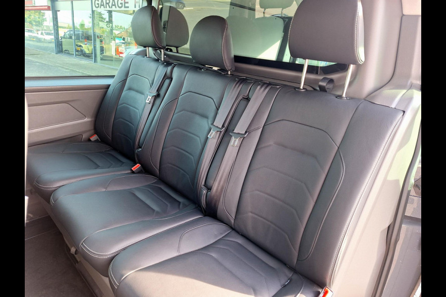 Volkswagen Transporter 2.0 TDI L2H1 30 DC Bulli Automaat | NL-Auto | Trekhaak | Blindspot | Park Assist | Airbag-Pack |