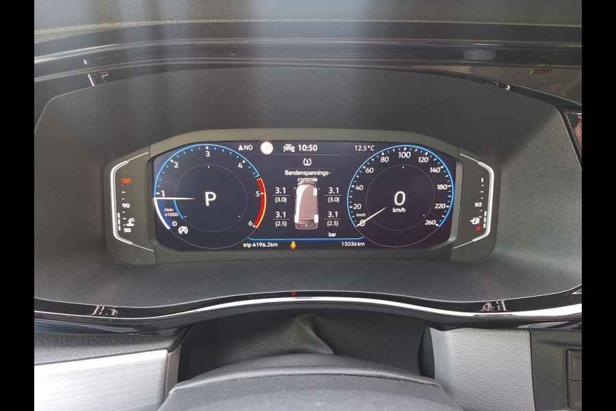 Volkswagen Transporter 2.0 TDI L2H1 30 DC Bulli Automaat | NL-Auto | Trekhaak | Blindspot | Park Assist | Airbag-Pack |