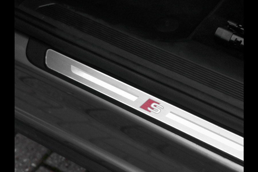 Audi Q4 e-tron 50 quattro S-Line 77 kWh Leren Bekleding Panoramadak ACC Matrix 21 inch Velgen