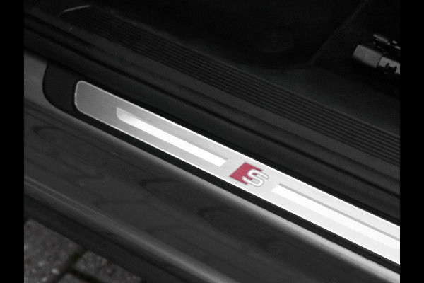 Audi Q4 e-tron 50 quattro S-Line 77 kWh Leren Bekleding Panoramadak ACC Matrix 21 inch Velgen