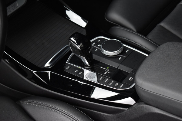 BMW X3 xDrive30e M Sport | Pano | 21'' Wielen | Camera | CarPlay | Head-Up | Stoelverwarming | Sfeerverlichting |