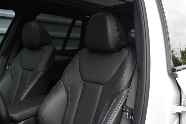 BMW X3 xDrive30e M Sport | Pano | 21'' Wielen | Camera | CarPlay | Head-Up | Stoelverwarming | Sfeerverlichting |
