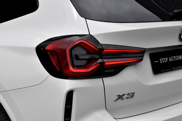 BMW X3 xDrive30e M Sport | Pano | 21'' Wielen | Camera | CarPlay | Head-Up | Stoelverwarming | Sfeerverlichting |
