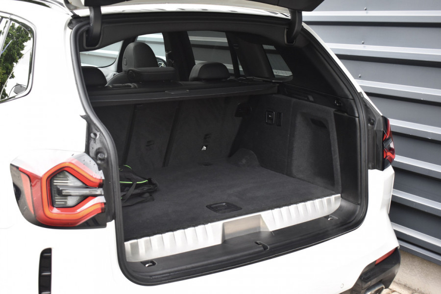 BMW X3 xDrive30e M Sport | Pano | 21'' Wielen | Camera | CarPlay | Head-Up | Stoelverwarming | Sfeerverlichting |