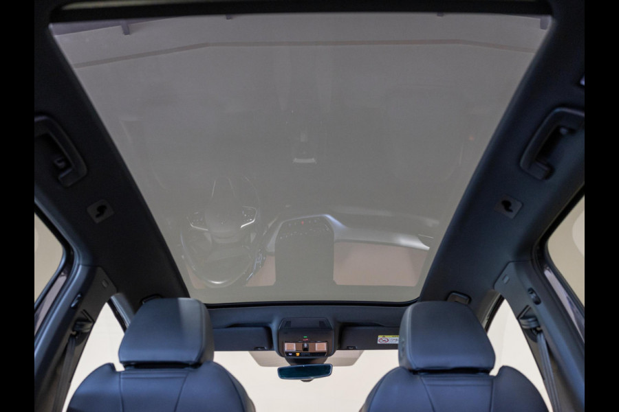 Volkswagen ID.4 Family 77 kWh / 204pk / Panorama dak / Trekhaak / Stoel en stuur verwarming /