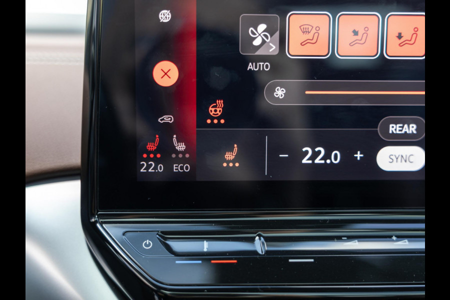 Volkswagen ID.4 Family 77 kWh / 204pk / Panorama dak / Trekhaak / Stoel en stuur verwarming /
