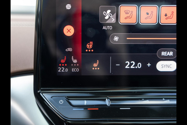 Volkswagen ID.4 Family 77 kWh / 204pk / Panorama dak / Trekhaak / Stoel en stuur verwarming /