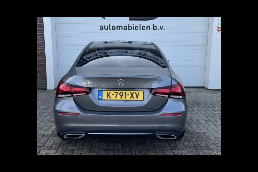 Mercedes-Benz A-Klasse 180 Business Solution Luxury-Digital dash- BTW - sfeerverlichting-Automaat-Dealer onderhouden-1e eigenaar