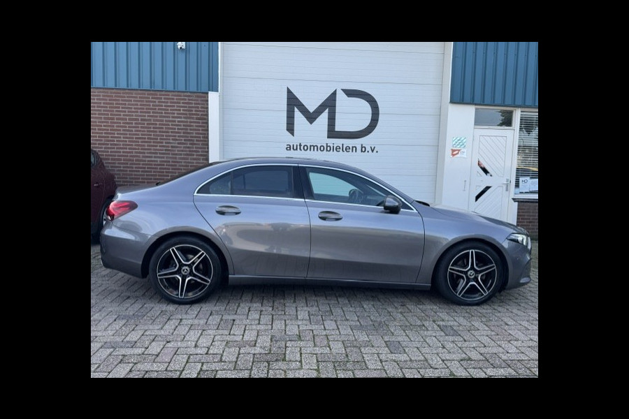 Mercedes-Benz A-Klasse 180 Business Solution Luxury-Digital dash- BTW - sfeerverlichting-Automaat-Dealer onderhouden-1e eigenaar