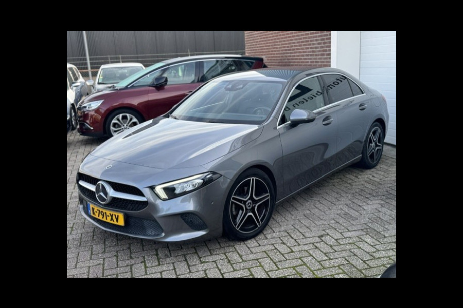 Mercedes-Benz A-Klasse 180 Business Solution Luxury-Digital dash- BTW - sfeerverlichting-Automaat-Dealer onderhouden-1e eigenaar