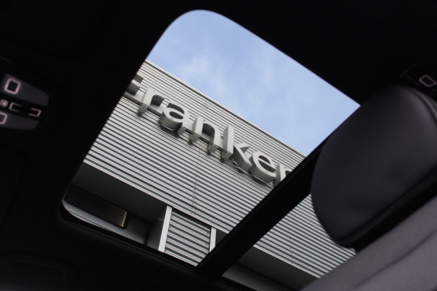 Volvo XC60 2.0 T6 Plug-in hybrid AWD Plus Black Edition | Trekhaak | Panoramadak | Head-Up | H/K