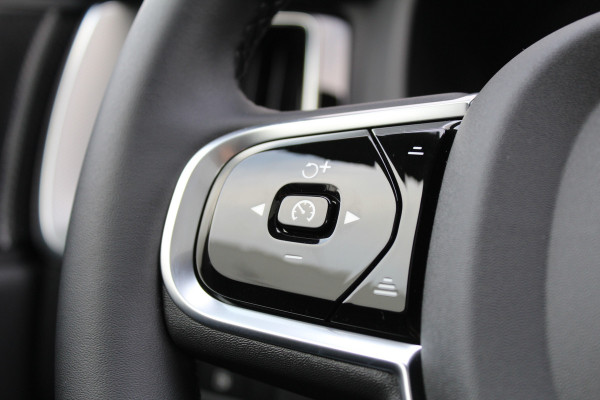 Volvo XC60 2.0 T6 Plug-in hybrid AWD Plus Black Edition | Trekhaak | Panoramadak | Head-Up | H/K