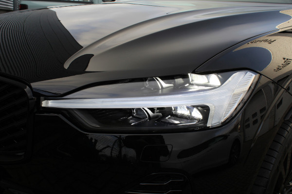Volvo XC60 2.0 T6 Plug-in hybrid AWD Plus Black Edition | Trekhaak | Panoramadak | Head-Up | H/K