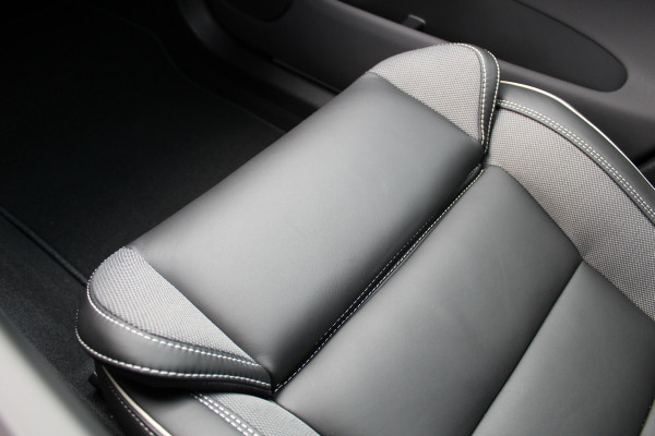 Volvo XC60 2.0 T6 Plug-in hybrid AWD Plus Black Edition | Trekhaak | Panoramadak | Head-Up | H/K