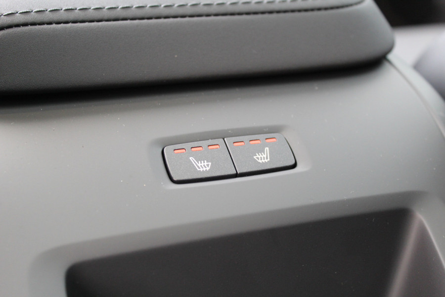 Volvo XC60 2.0 T6 Plug-in hybrid AWD Plus Black Edition | Trekhaak | Panoramadak | Head-Up | H/K