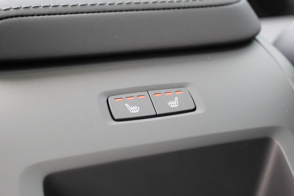 Volvo XC60 2.0 T6 Plug-in hybrid AWD Plus Black Edition | Trekhaak | Panoramadak | Head-Up | H/K