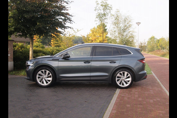Škoda ENYAQ iV 80 | Panoramadak | Trekhaak | Camera | Warmtepomp | Sfeerverlichting | ACC | NL-Auto |