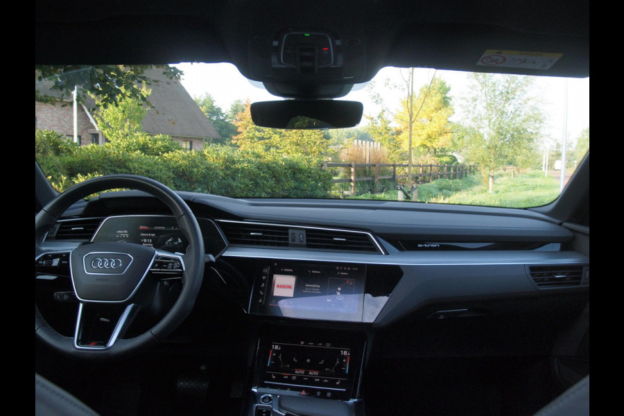 Audi e-tron Sportback 55 quattro S edition 95 kWh | Panoramadak | 360 Camera | Dubbele Laadpoort | Apple Carplay | ACC | NL-auto |
