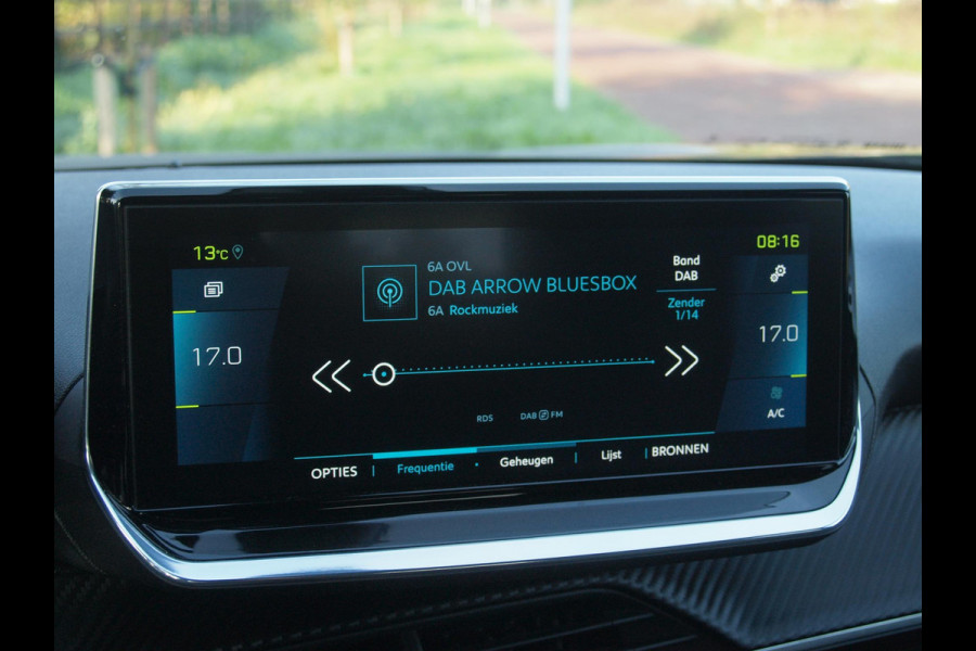 Peugeot e-2008 EV Blue Lease Allure 50 kWh | SOH 94% | Camera | Apple Carplay | Navi | DAB | NL-Auto