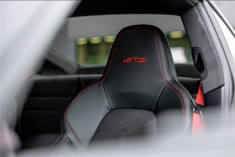 Porsche 911 3.0 Carrera 4 GTS - BTW | Sport Chrono + | Panorama | Bose | Alcantara