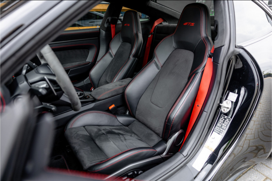 Porsche 911 3.0 Carrera 4 GTS - BTW | Sport Chrono + | Panorama | Bose | Alcantara